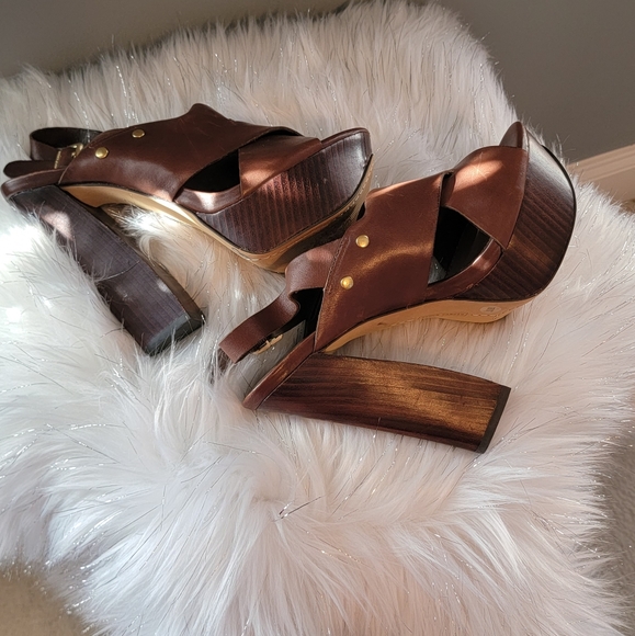 Vince Camuto Leather Sandels - Picture 1 of 6